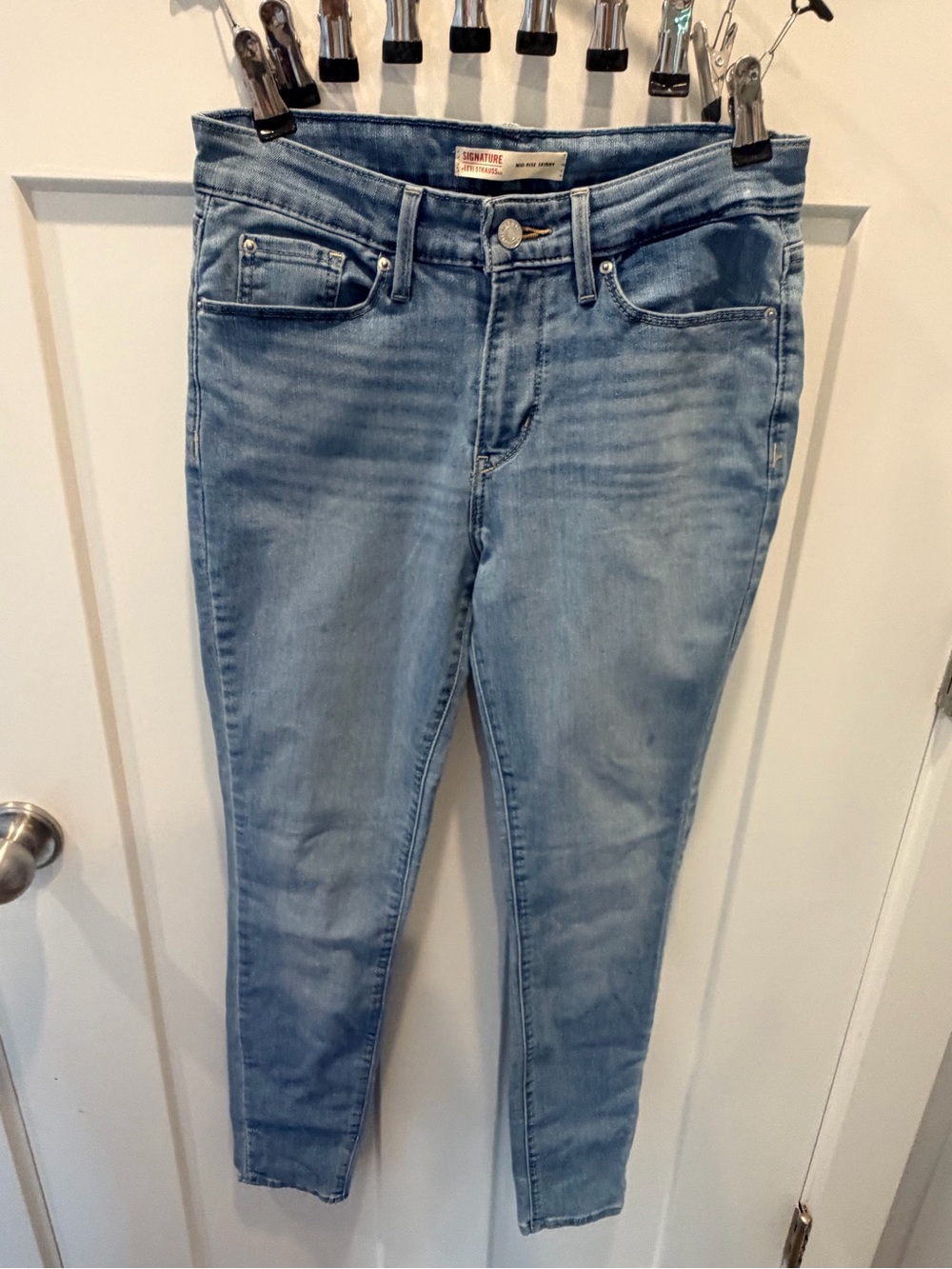 Levi Strauss Signature Women’s W28 L30 Mid Rise Skinny Jeans Light Wash Stretch